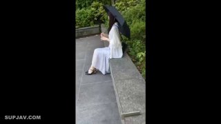 性感黑絲躺在沙發上被捲毛男狂幹